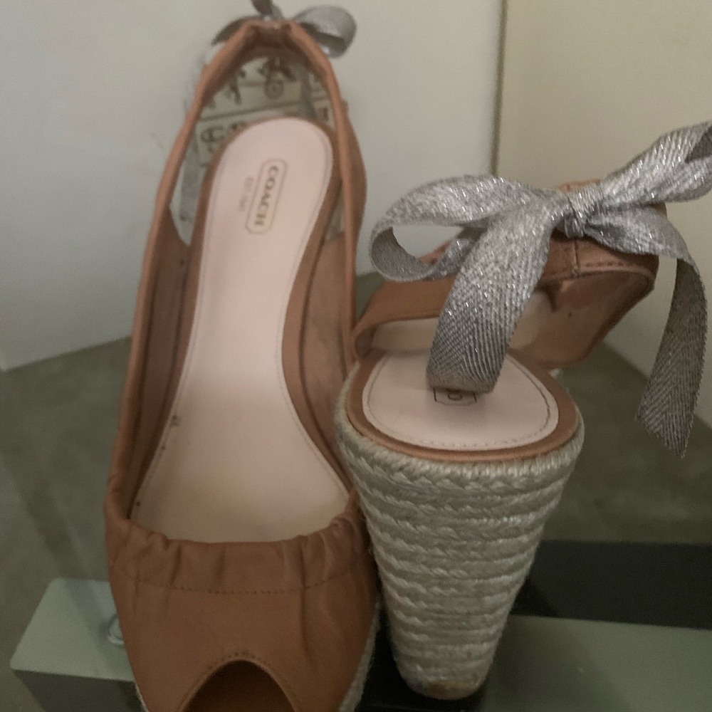 Coach Women's Maritza Calf Shoe Size 9.5 M Tan - Picture 3 of 11
